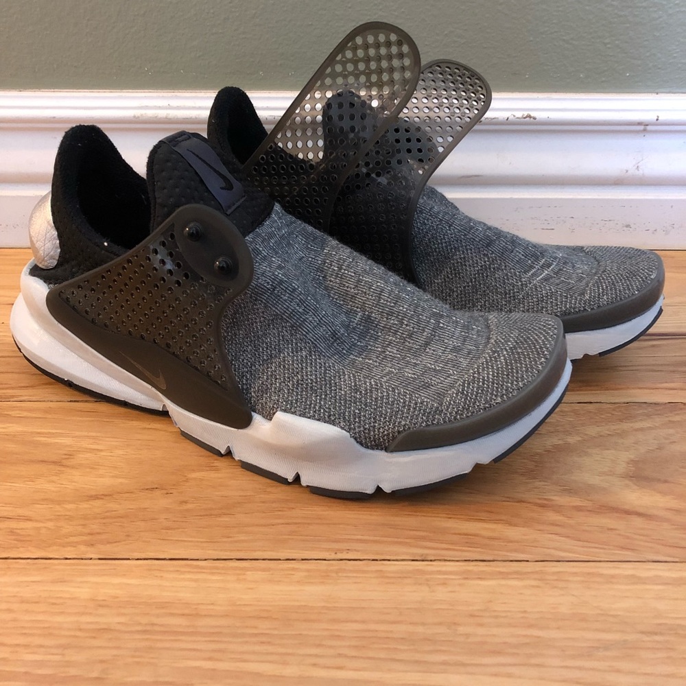 NIKE Sock Dart custom. NWOT. Size 9